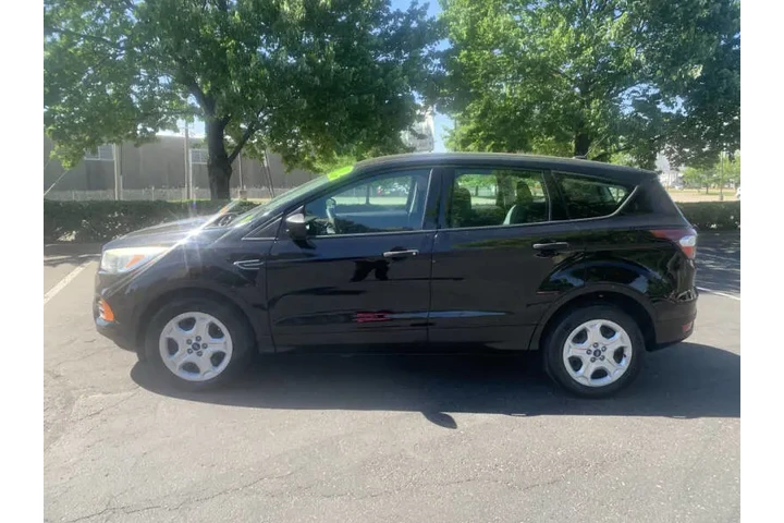 $7995 : 2017 Escape S image 3