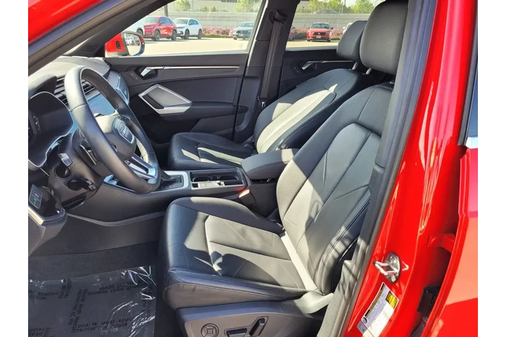 $28360 : Audi Q3 2025 AWD quattro S l image 10