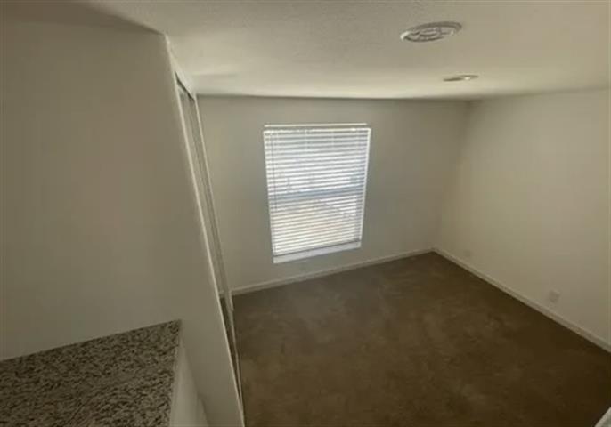 $900 : Detached Tiny 1bd single home! image 6