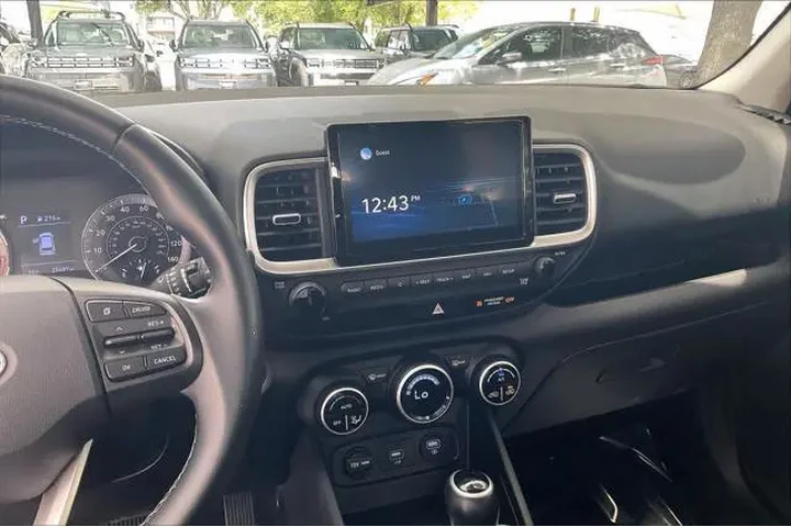 $16212 : Hyundai VENUE 2021 SEL 4dr C image 7