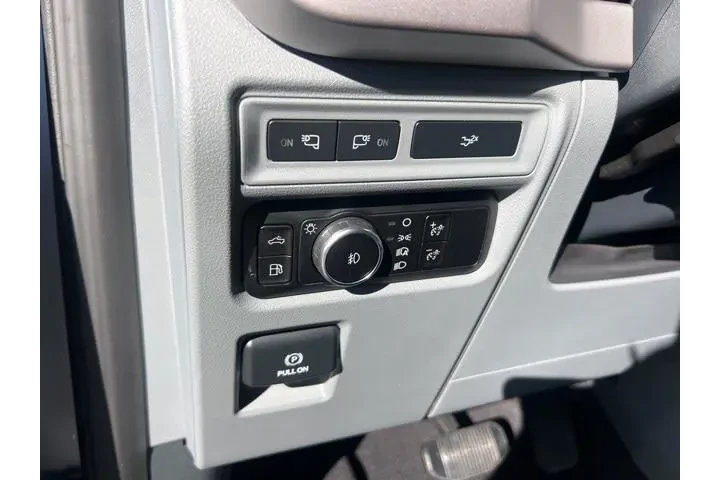 $35825 : Ford F-150 2023 4x4 XLT 4dr image 7