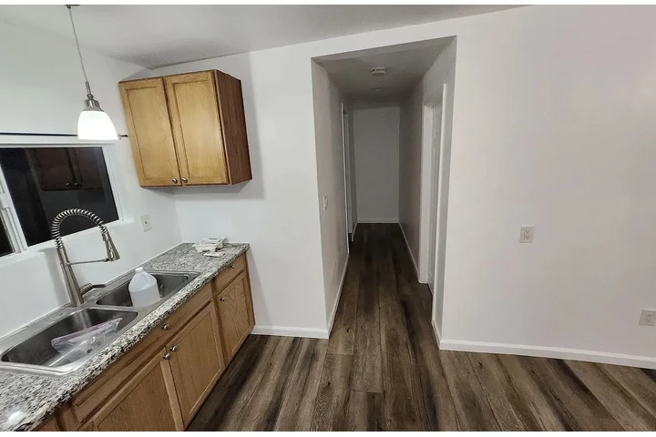 $1000 : Spanish-style, freshly remodel image 1