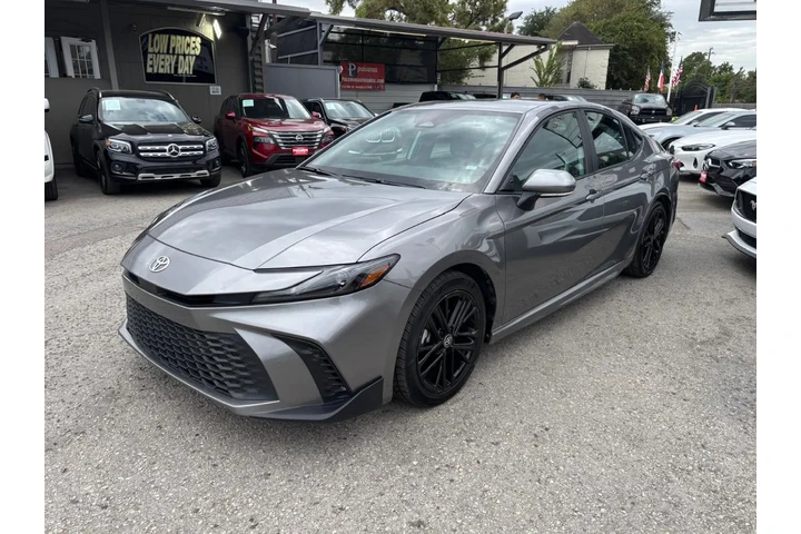2025 Camry SE image 1