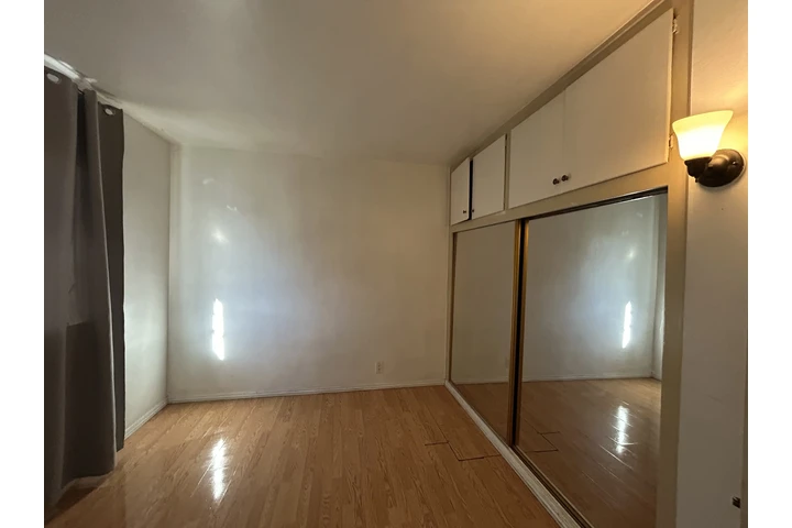 $700 : Recamara en Downey image 1