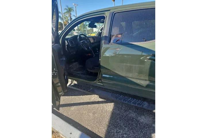 $29977 : Toyota Tacoma 2021 4x4 TRD P image 4