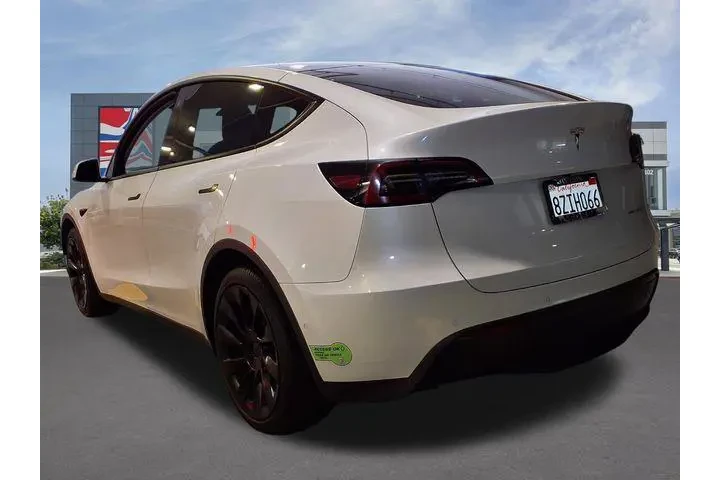$25998 : Tesla Model Y 2022 AWD Long image 3