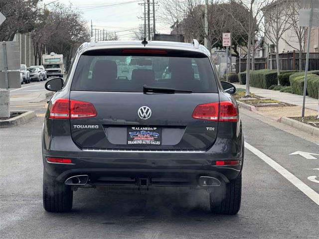 $12988 : 2011 Touareg Lux image 6