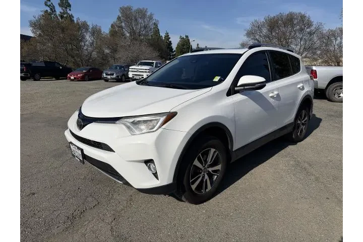 $14000 : Toyota RAV4 2017 XLE 4dr SUV image 1