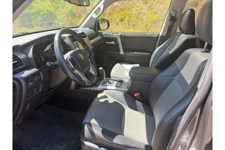 $31790 : Toyota 4Runner 2021 4x4 SR5 image 10