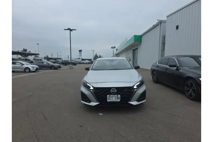 $21800 : Nissan Altima 2024 2.5 SR 4d image 2