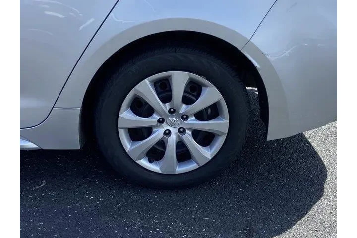 $16134 : Toyota Corolla 2023 LE 4dr S image 9