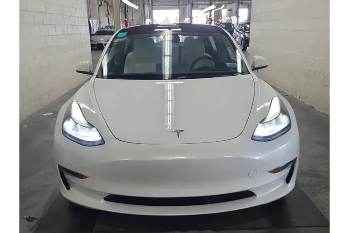 $25000 : 2022 Model 3 image 1