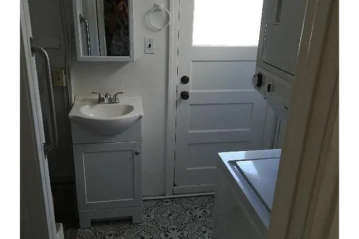 $1050 : Norwalk, CA disfruta de acceso image 6