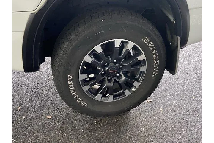 Nissan Titan 2021 4x4 PRO-4X image 10