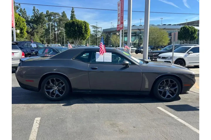 $17998 : Dodge Challenger 2018 SXT 2d image 7