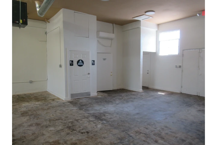 $679000 : Edificio Comercial en Compton image 4