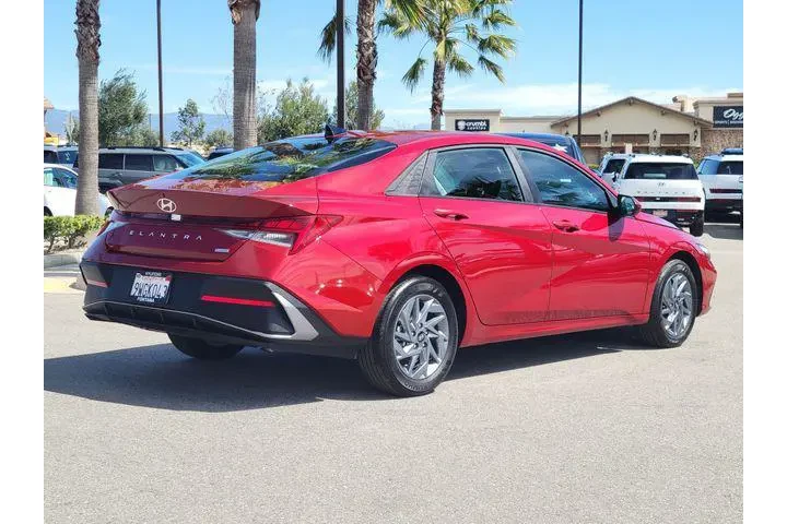 $21423 : Hyundai ELANTRA Hybrid 2025 image 2