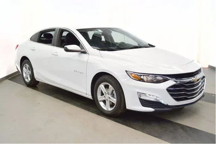 $20994 : Chevrolet Malibu 2024 LT 4dr image 2