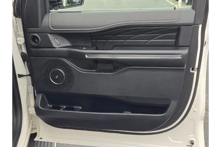 $32990 : Ford Expedition 2018 4x4 Pla image 4