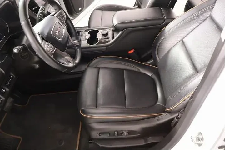 $27408 : GMC Acadia 2023 4x4 AT4 4dr image 10