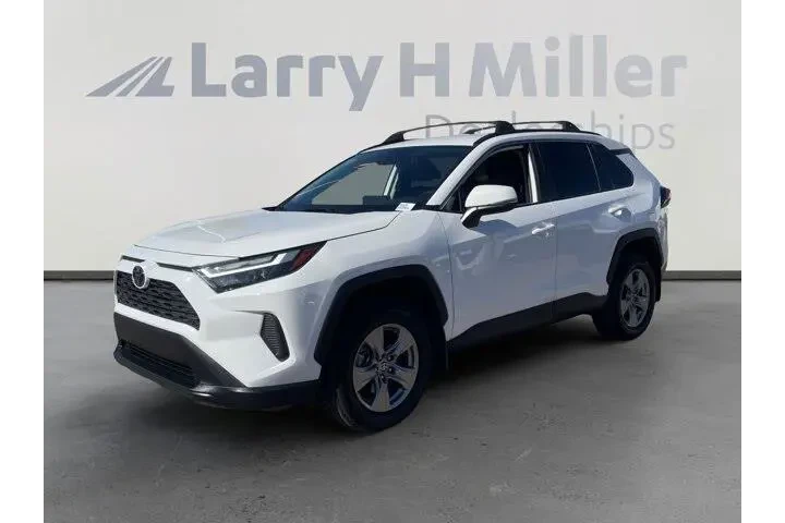 Toyota RAV4 2024 XLE 4dr SUV image 1