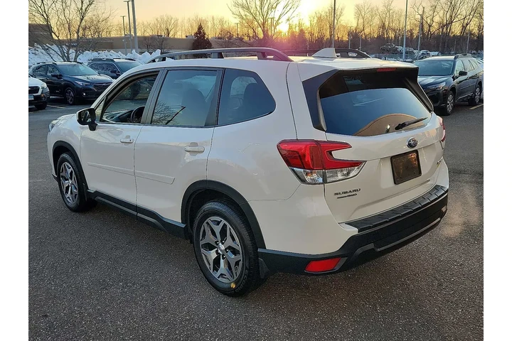 $26929 : Subaru Forester 2023 AWD Pre image 4