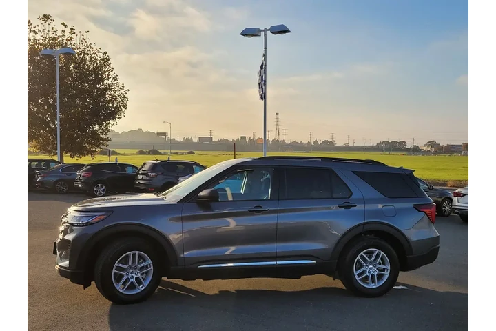 $39400 : Ford Explorer 2025 Active 4d image 7