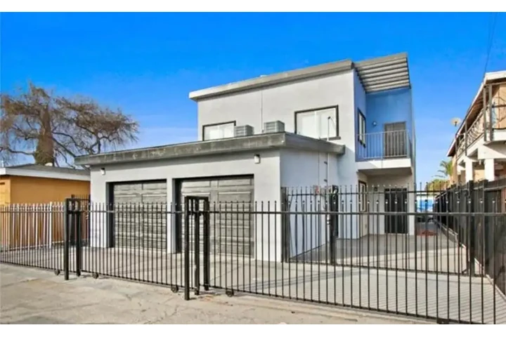 $900 : Rento cuarto en compton image 7