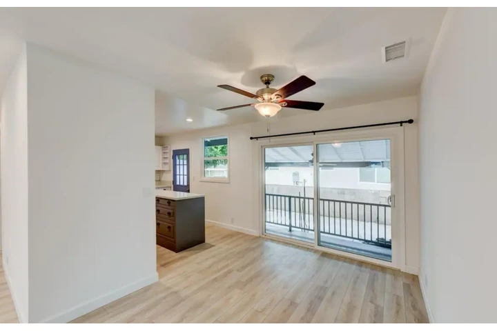 $2190 : 2Bed/2Bath Home in Los Angeles image 3