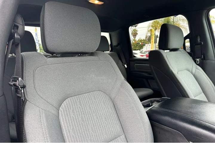 $28980 : Ram 1500 2021 4x4 Big Horn 4 image 5