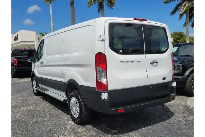 $32490 : Ford Transit 2024 250 3dr SW image 4