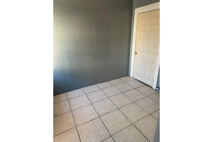 $750 : Cuarto de Renta image 2
