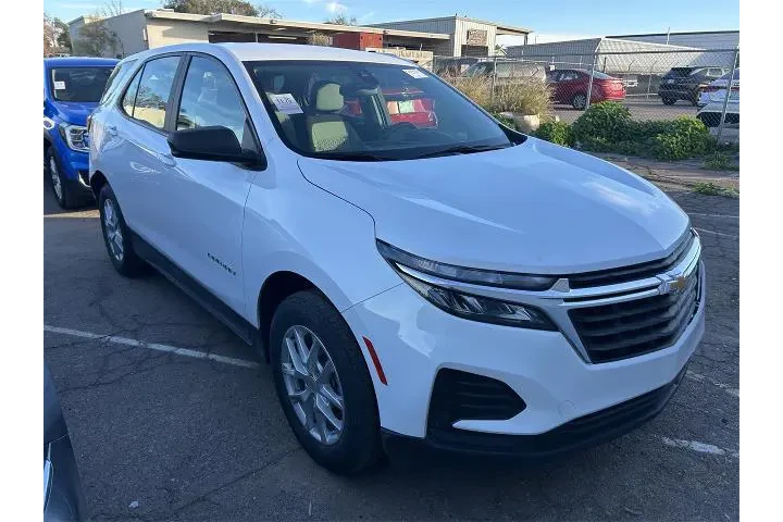 $18038 : Chevrolet Equinox 2024 4x4 L image 2