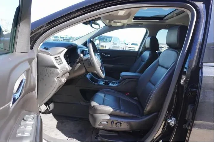 $33988 : GMC Acadia 2023 4x4 SLT 4dr image 7