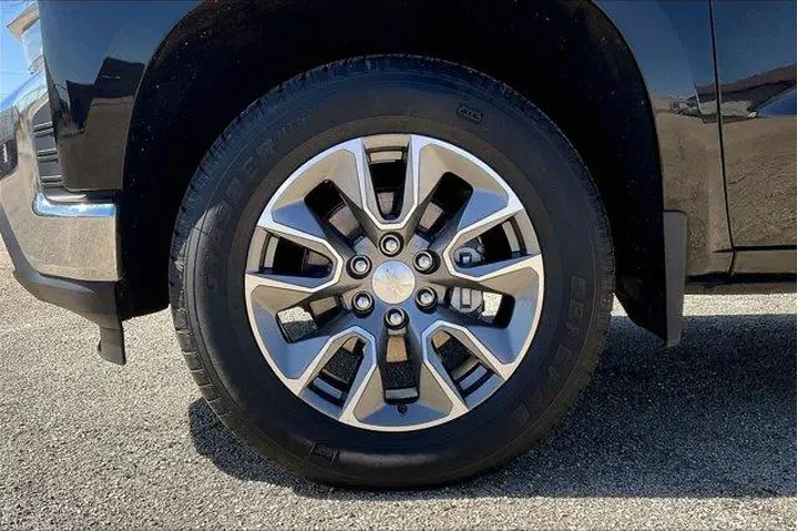 $33796 : Chevrolet Silverado 1500 Lim image 9