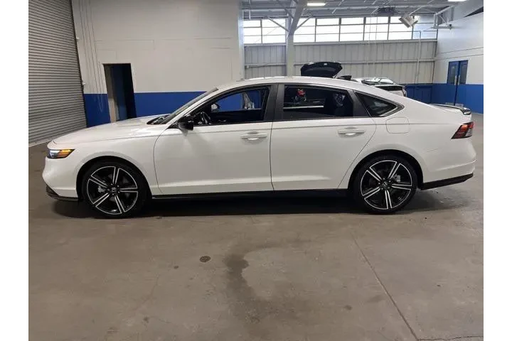 $27722 : Honda Accord Hybrid 2024 Spo image 6
