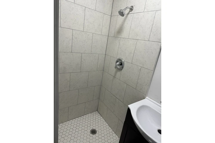 $1100 : Rento studio image 4