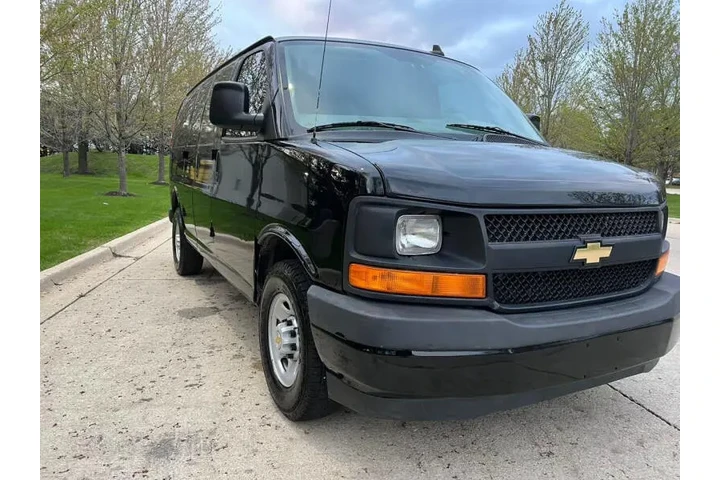 $13997 : 2017 Express 2500 image 9