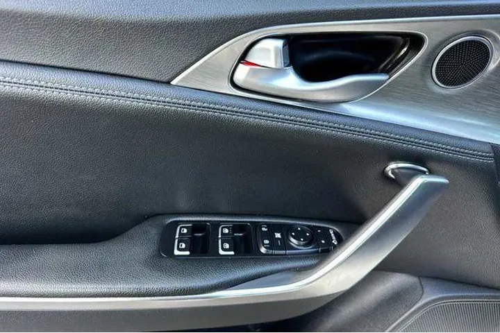 $27004 : Kia Stinger 2022 GT1 4dr Sed image 10