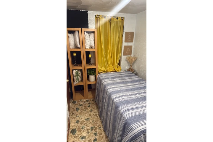 $700 : Cuarto para hombres image 2