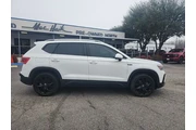 $20995 : Volkswagen Taos 2023 SE 4dr thumbnail