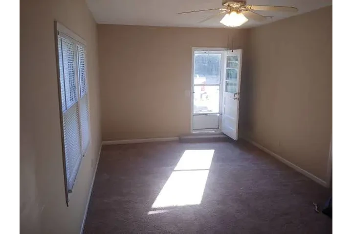 $1000 : Charming 1BR/1BA image 4