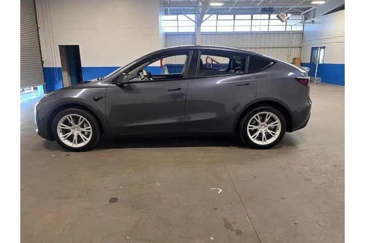 $31943 : Tesla Model Y 2023 AWD Long image 7