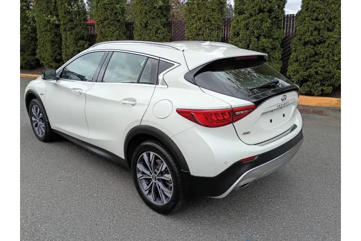 $10900 : 2017 QX30 Premium image 6