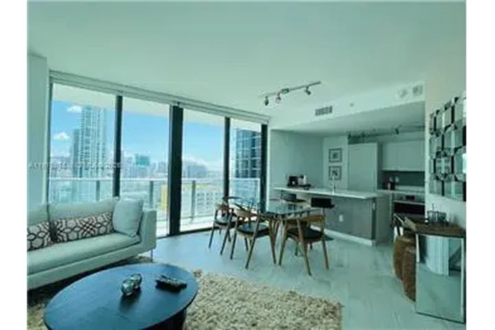 $6300 : Rental property with 3 bedro image 2