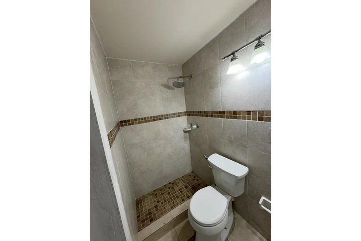 $1200 : Renta de Efficiency image 3