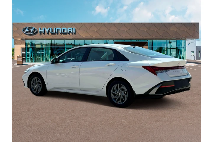 $27030 : Hyundai ELANTRA Hybrid 2025 image 4