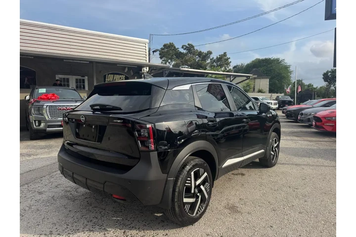 2025 Kicks SV image 6