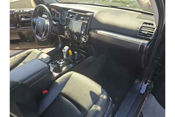 $39995 : Toyota 4Runner 2021 4x4 Vent image 9