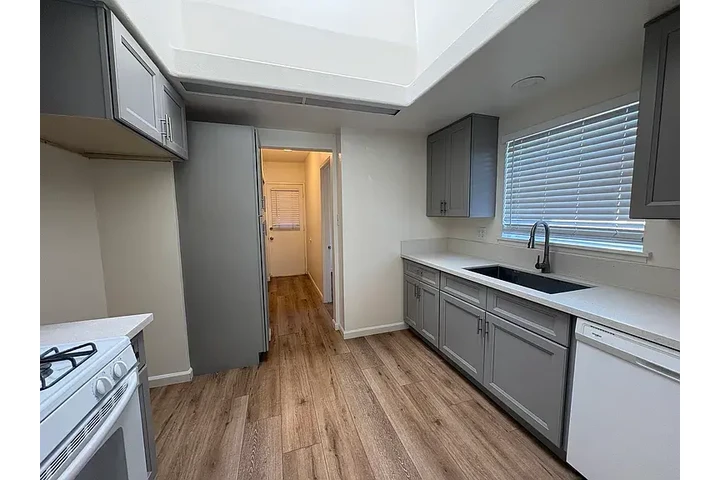 $800 : Remodeled kitchen and bathroom image 7